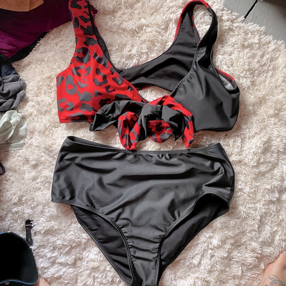 1 XL. XXL. SHEIN bathing suit.